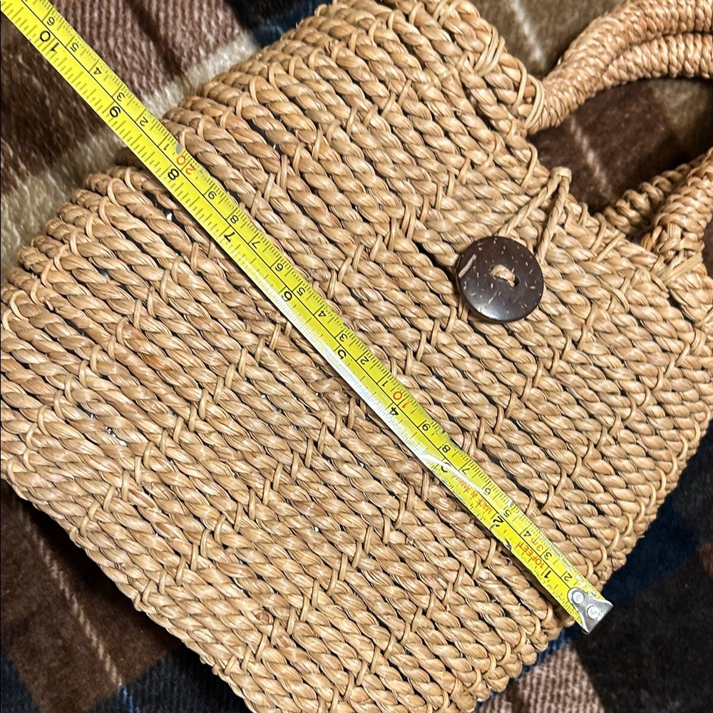 Chic Woven Tote Bag in Natural Tan - Picture 4 of 8